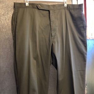Unbranded olive green pants. Size 40. Great condition